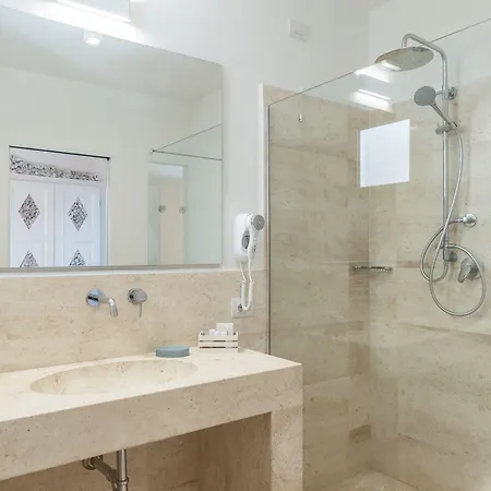 Hotiday Collection - 호텔 4*