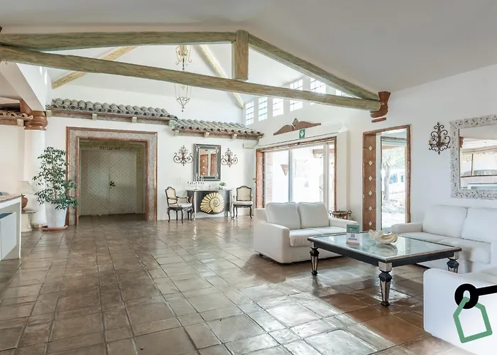 Отель Hotiday Collection - 4*