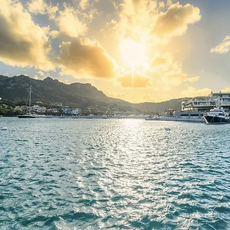 Hotiday Collection - Готель 4*